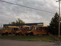 Autobus scolaire avec lift � gauche
